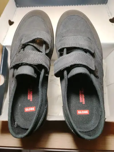 Zapatillas negras Globe con velcro nuevas - miniatura 1