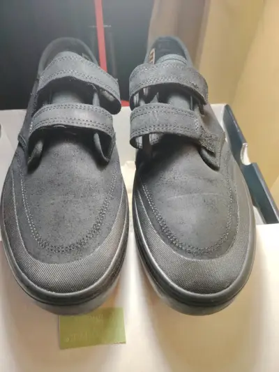 Zapatillas negras Globe con velcro nuevas - miniatura 2