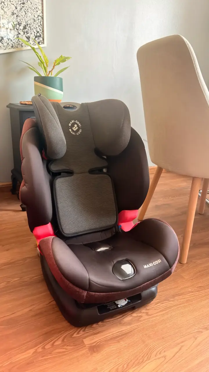 Silla de auto gris para niños - 4