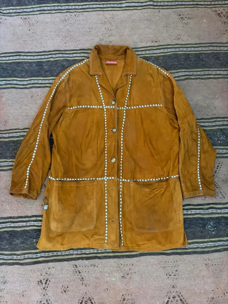Chaqueta cuero con tachuelas vintage