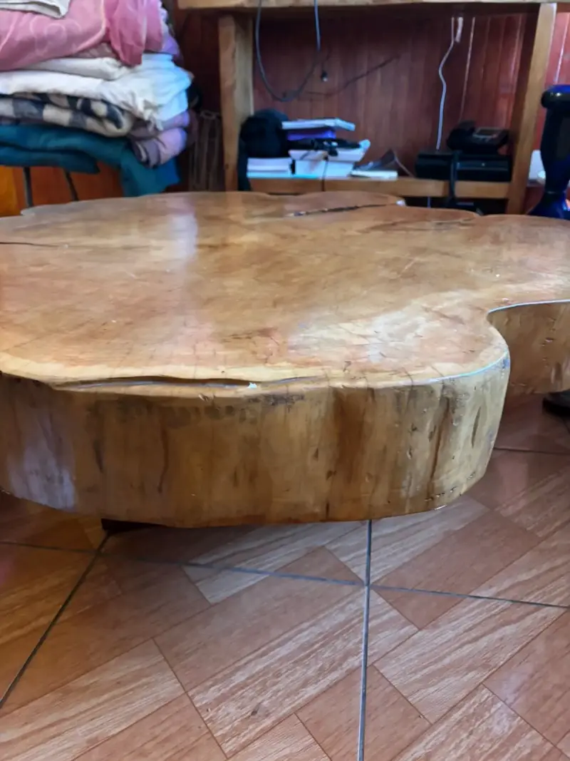 Mesa de madera artesanal - 1