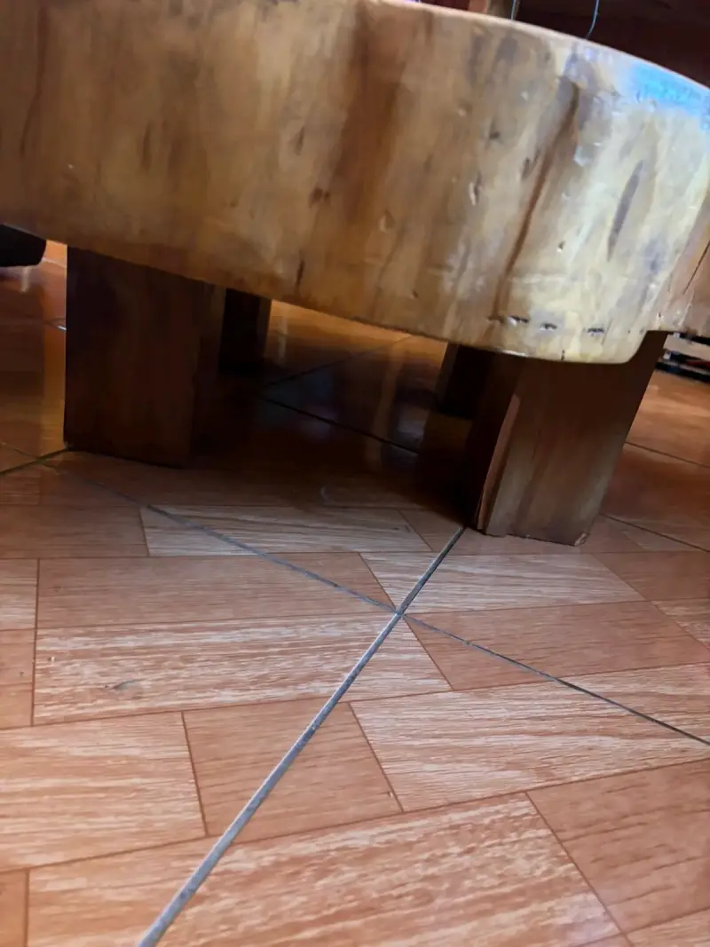 Mesa de madera artesanal - 2
