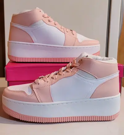 Zapatillas altas rosadas y blancas - miniatura 2