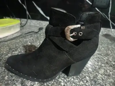 Botines negros con hebilla - miniatura 1