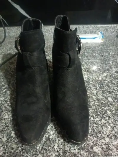 Botines negros con hebilla - miniatura 2