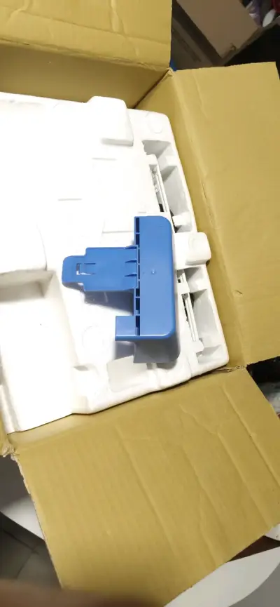 Máquina de coser overlock blanca - miniatura 6