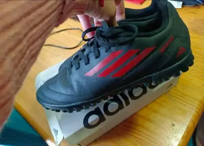 Zapatillas deportivas negras rojas - 2