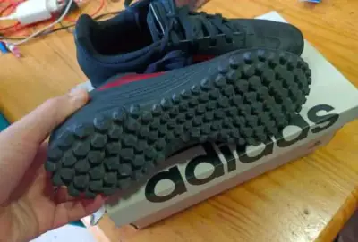 Zapatillas deportivas negras rojas - miniatura 3