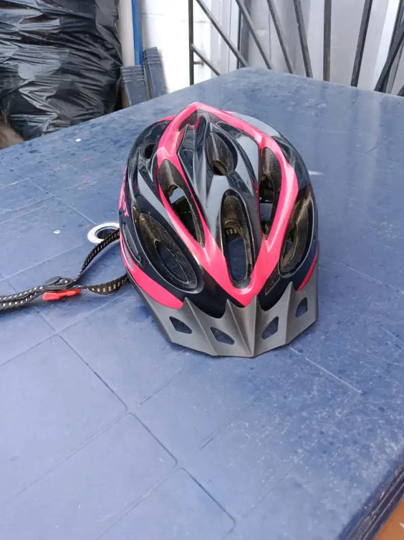 Bicicleta montaña negra y rosa - 2