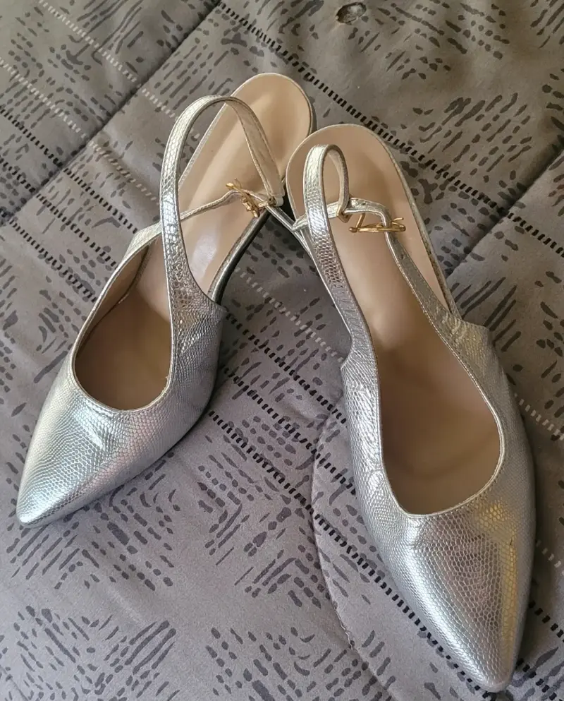 Tacones plateados de mujer - 2