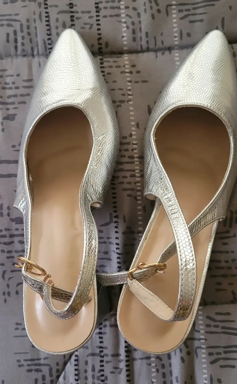 Tacones plateados de mujer - 3