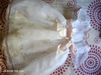 Vestido infantil blanco bordado - miniatura 2