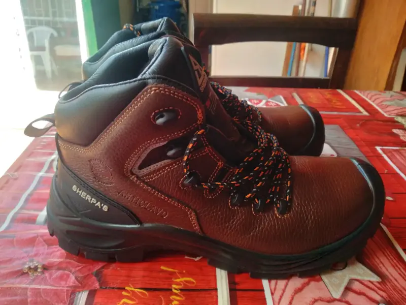 Botas de seguridad marrones marca Scherpas - 1