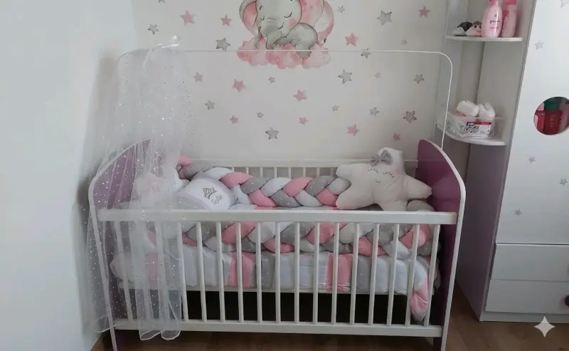 Cuna de bebé púrpura y blanca - 2