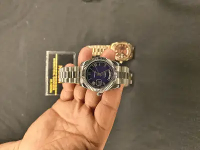 Reloj de pulsera metálico - miniatura 2