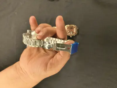 Reloj de pulsera metálico - miniatura 3