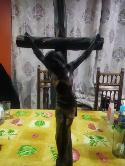 Crucifijo de pared de madera - miniatura 2