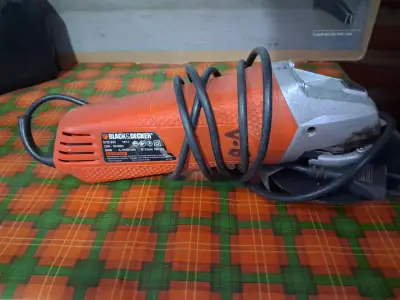 Esmeriladora Black & Decker 800W - miniatura 1