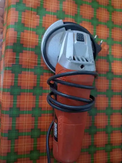 Esmeriladora Black & Decker 800W - miniatura 2