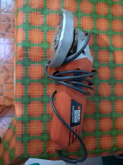 Esmeriladora Black & Decker 800W - miniatura 3