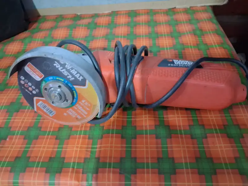 Esmeriladora Black & Decker 800W - 5