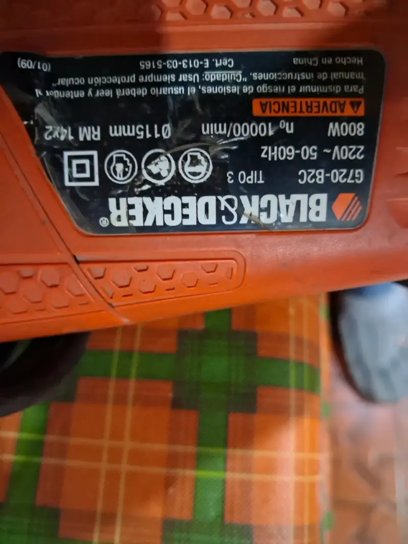 Esmeriladora Black & Decker 800W - 6