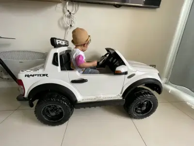 Auto eléctrico juguete Raptor blanco - miniatura 1
