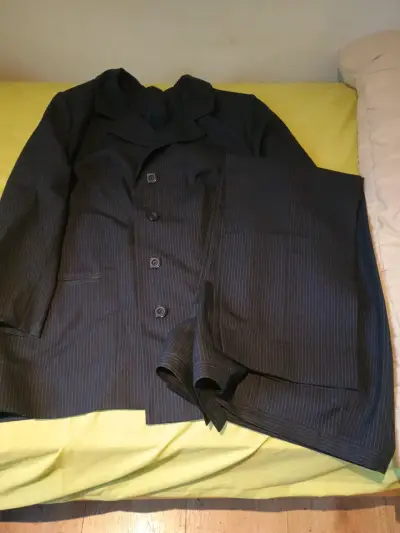 Traje de hombre a rayas - miniatura 2