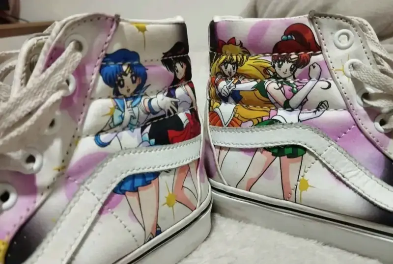 Zapatillas Vans x Sailor Moon edición especial - 2