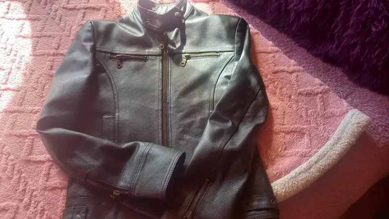 Chaqueta de cuero negro - 1