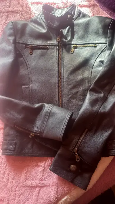 Chaqueta de cuero negro - miniatura 2