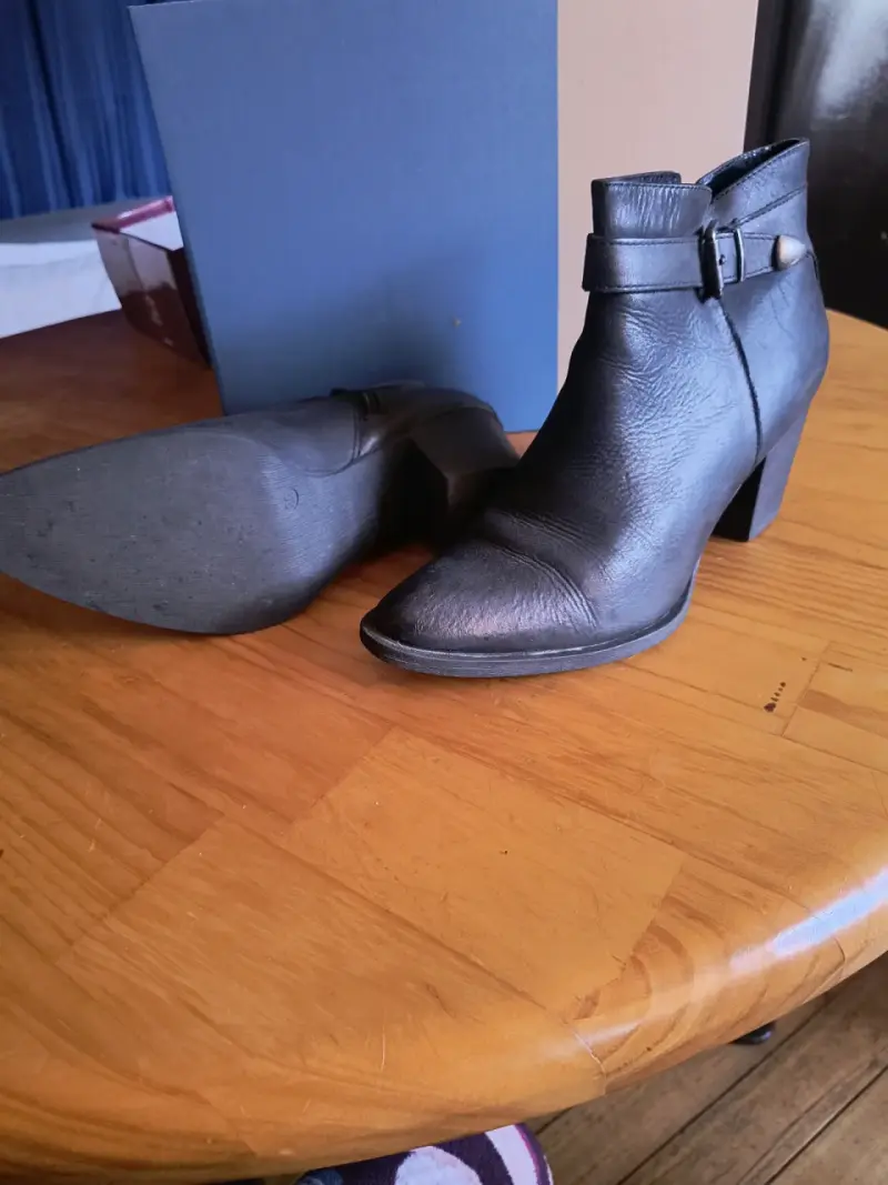 Botines negros de cuero - 1