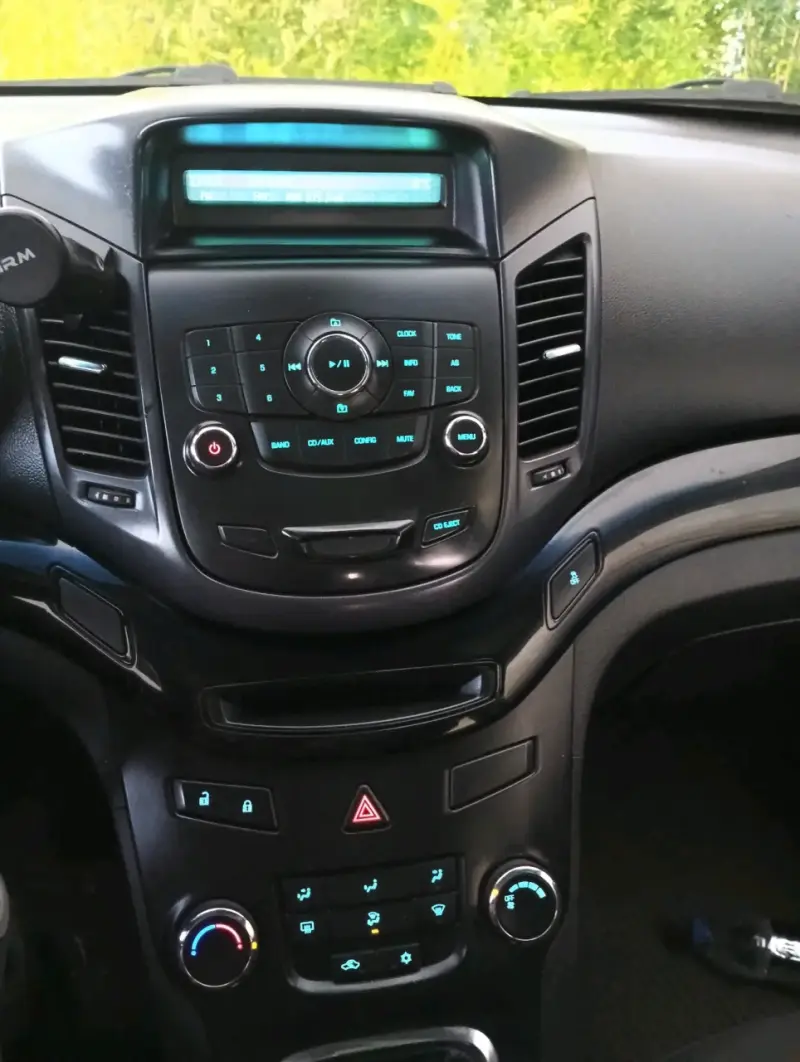 Chevrolet SUV gris oscuro - 3