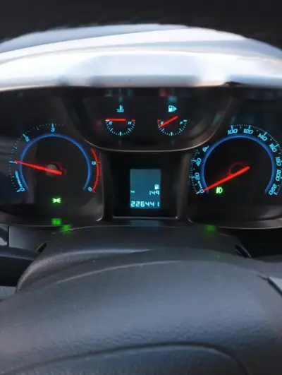 Chevrolet SUV gris oscuro - miniatura 4