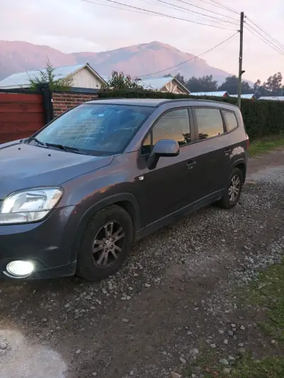 Chevrolet SUV gris oscuro - miniatura 6