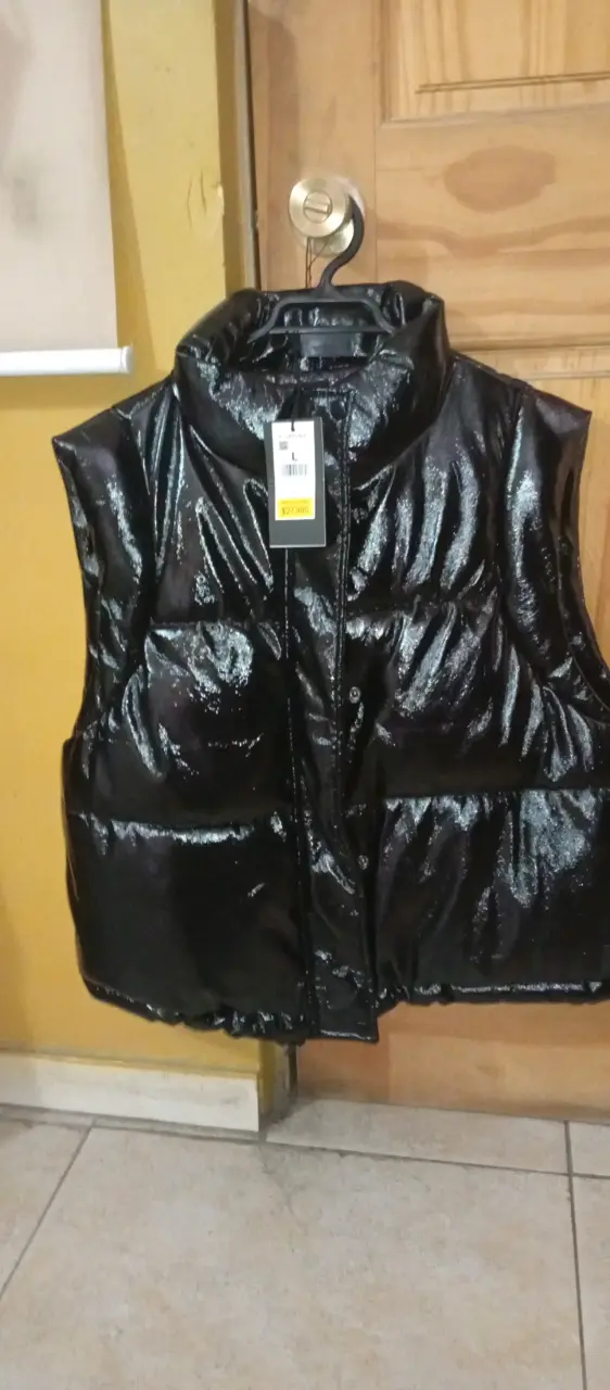 Chaleco acolchado negro brillante - 1