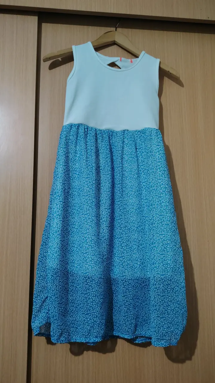 Vestido infantil azul estampado