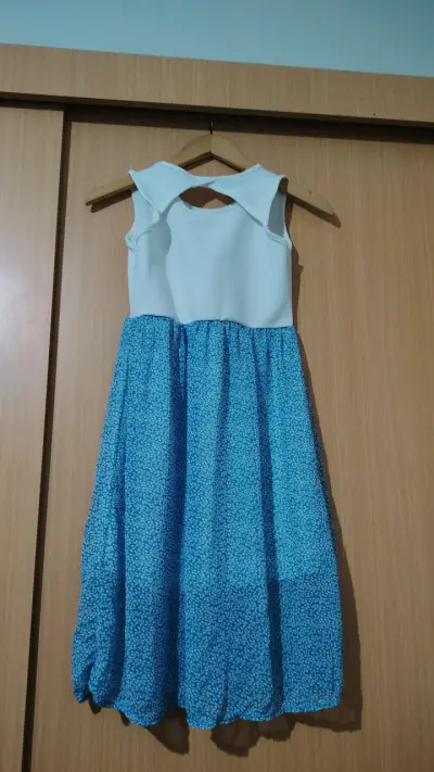 Vestido infantil azul estampado - miniatura 2