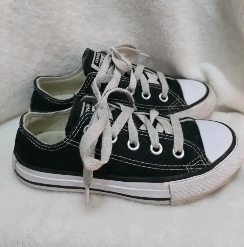 Zapatillas negras Converse clásicas - 2