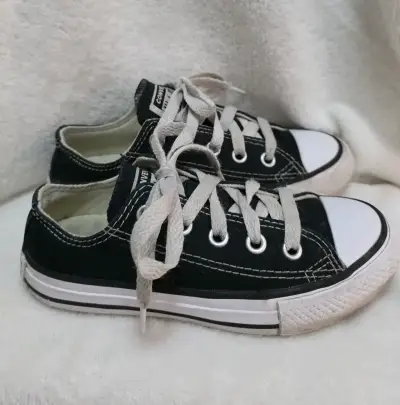 Zapatillas negras Converse clásicas - miniatura 2