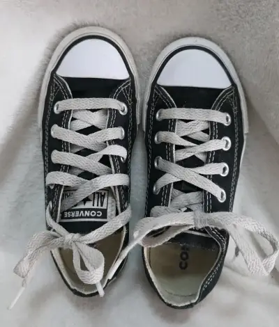 Zapatillas negras Converse clásicas - miniatura 3