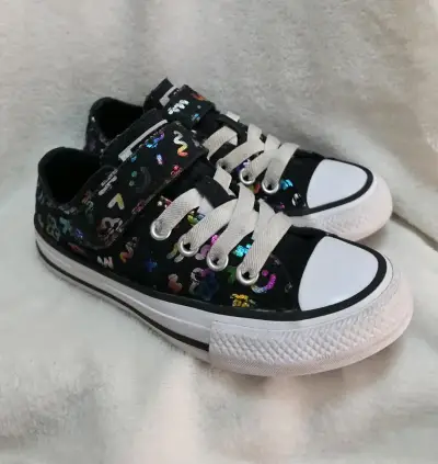 Zapatillas Converse negras con diseño floral - miniatura 1