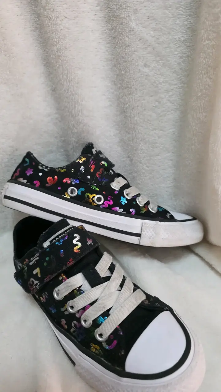 Zapatillas Converse negras con diseño floral - 2