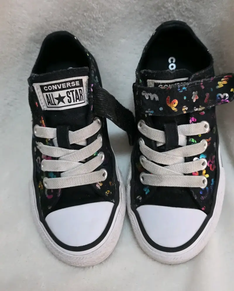 Zapatillas Converse negras con diseño floral - 3