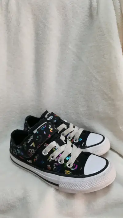 Zapatillas Converse negras con diseño floral - miniatura 4