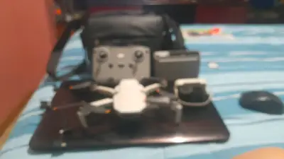 Drone DJI con control y accesorios - miniatura 2