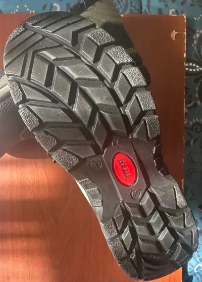 Botas negras de trabajo - miniatura 1