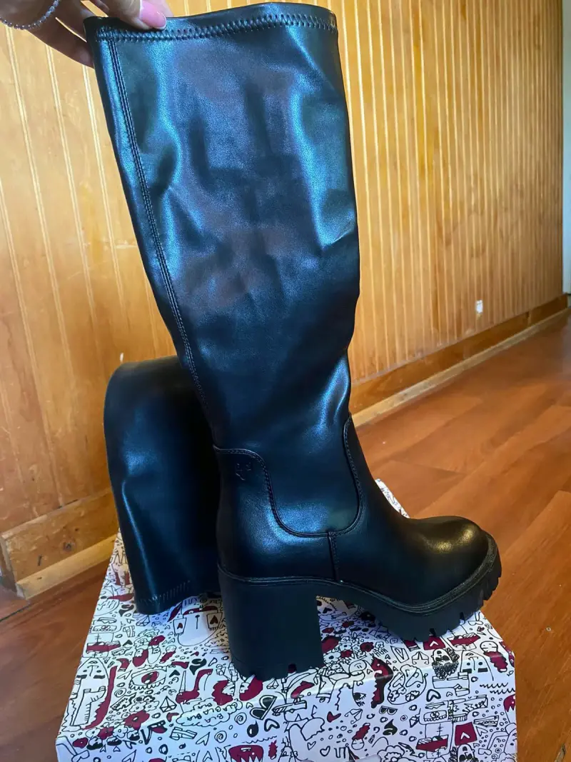 Botas negras cuero gotta 35 grande