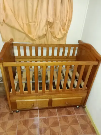 Cuna de castaño con cajones - miniatura 2