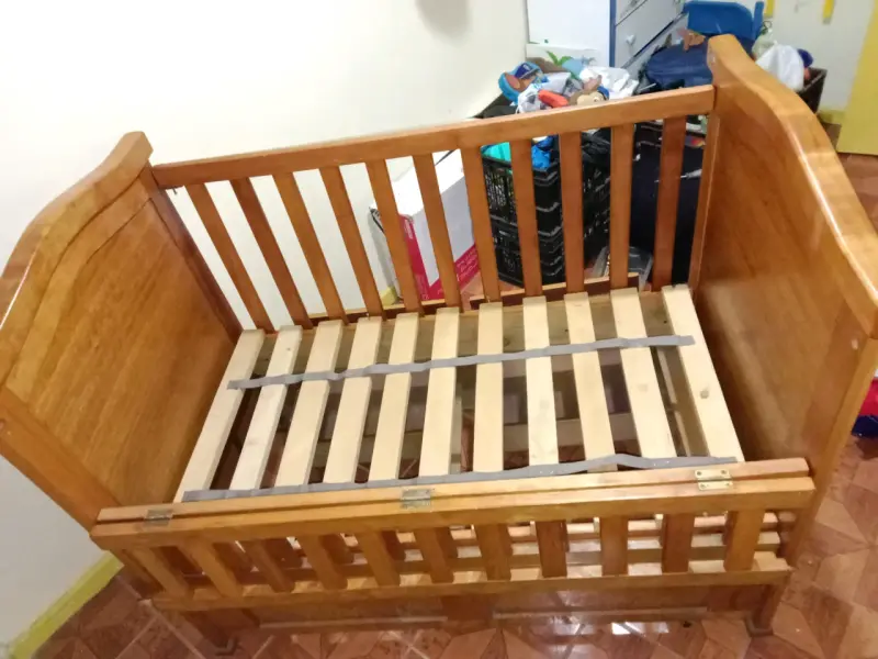Cuna de castaño con cajones - 3